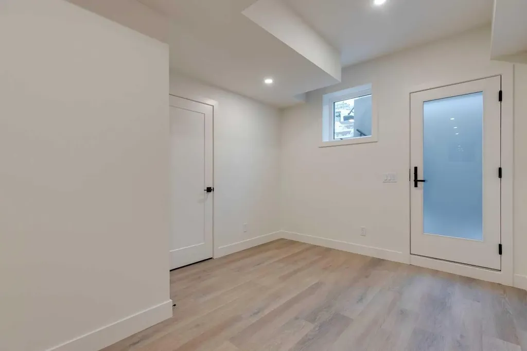 2124 7 Street NW Calgary AB T2M1K3