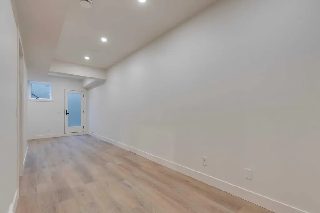 2124 7 Street NW Calgary AB T2M1K3