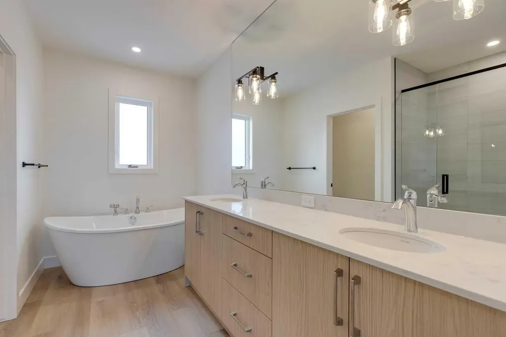 741 21 Avenue NW Calgary AB T2M1K2