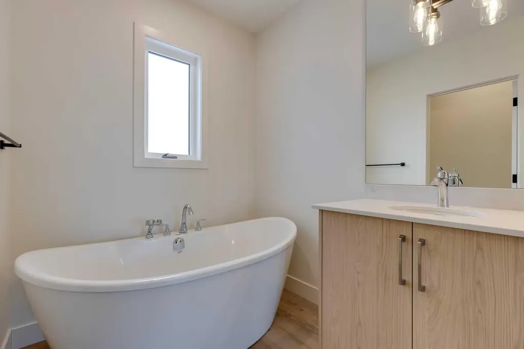 741 21 Avenue NW Calgary AB T2M1K2