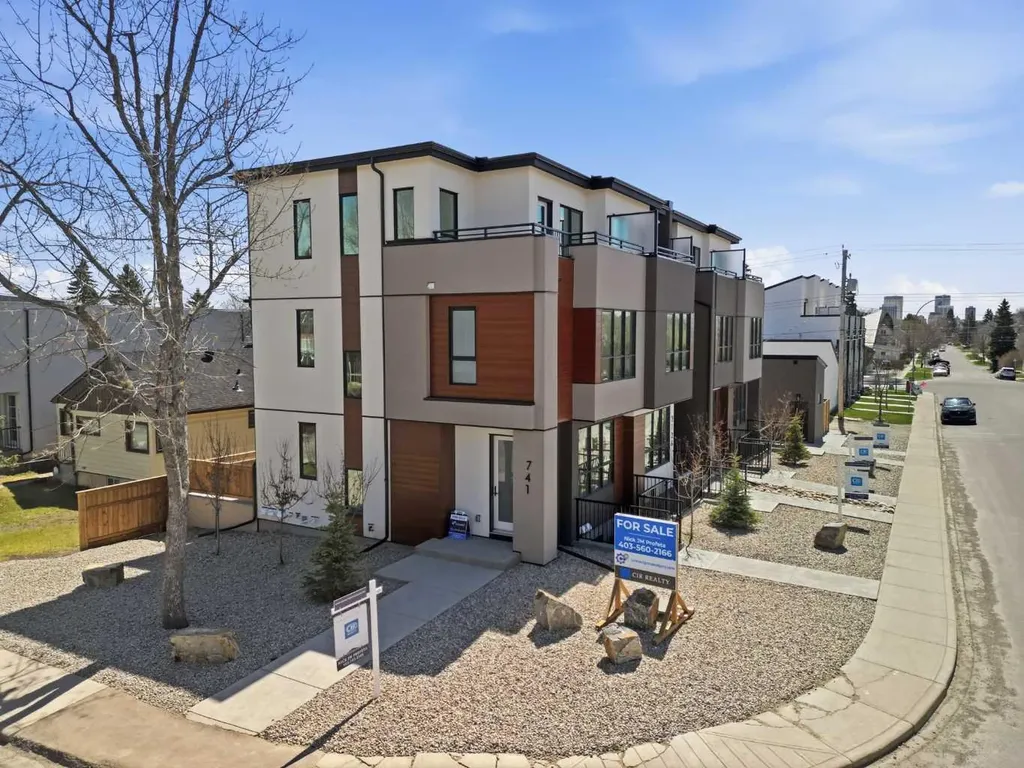 741 21 Avenue NW Calgary AB T2M1K2
