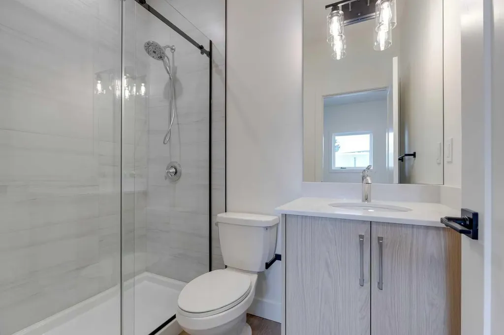 741 21 Avenue NW Calgary AB T2M1K2