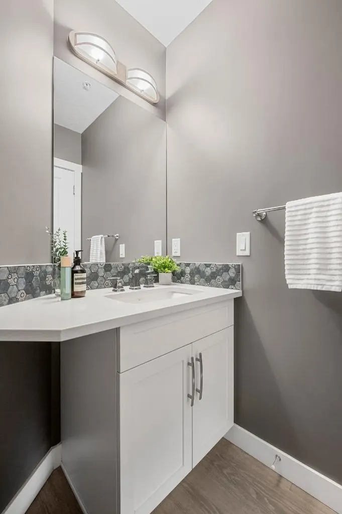 32 Varsity Estates Circle NW Calgary AB T3A 2Y1