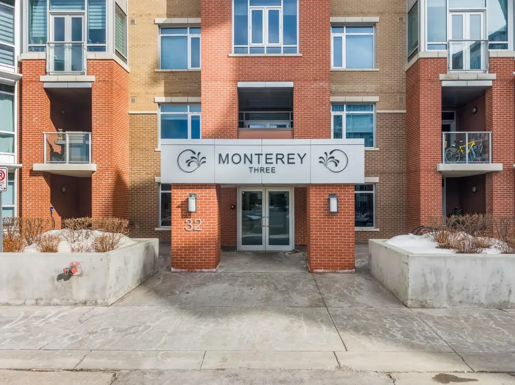 32 Varsity Estates Circle NW Calgary AB T3A 2Y1