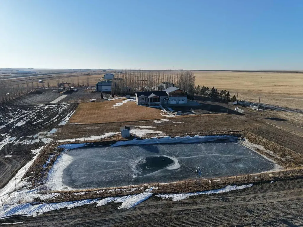 102082 Rge Road 123 Rural Forty Mile No. 8 County Of AB T0K 0J0