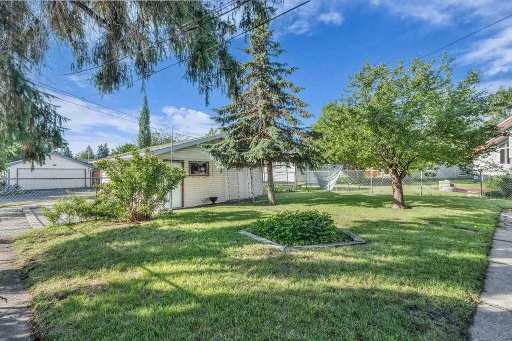 4511 Richmond Road SW Calgary AB T3E4P9