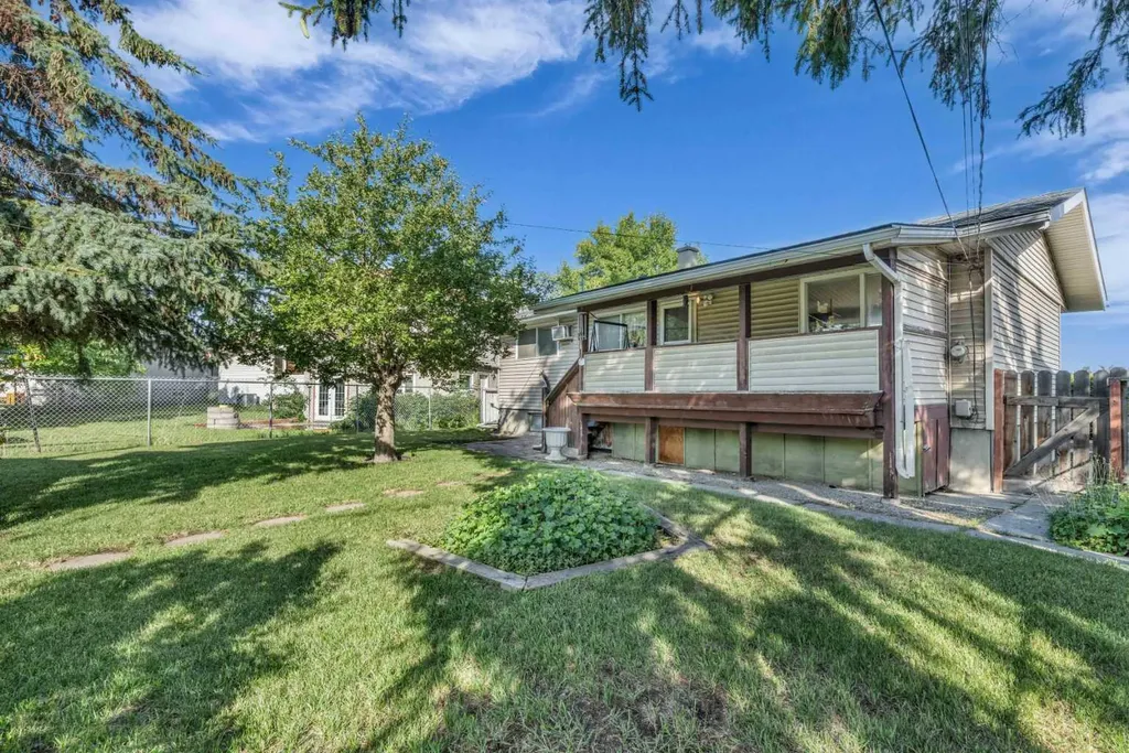 4511 Richmond Road SW Calgary AB T3E4P9