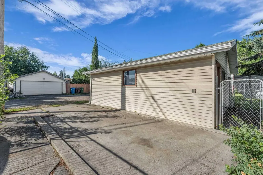 4511 Richmond Road SW Calgary AB T3E4P9