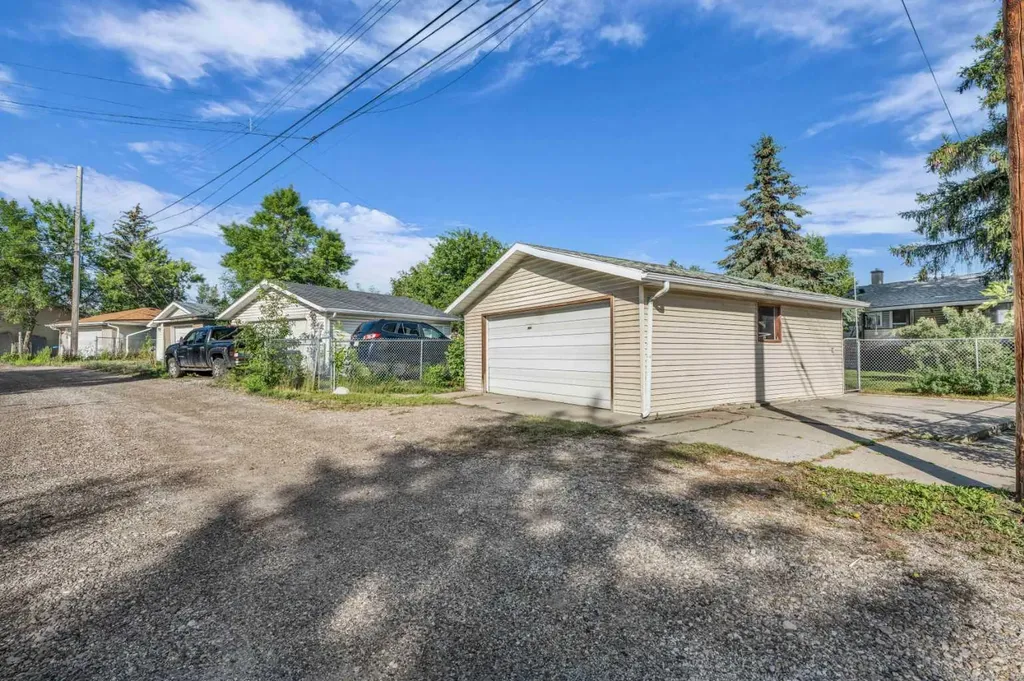 4511 Richmond Road SW Calgary AB T3E4P9