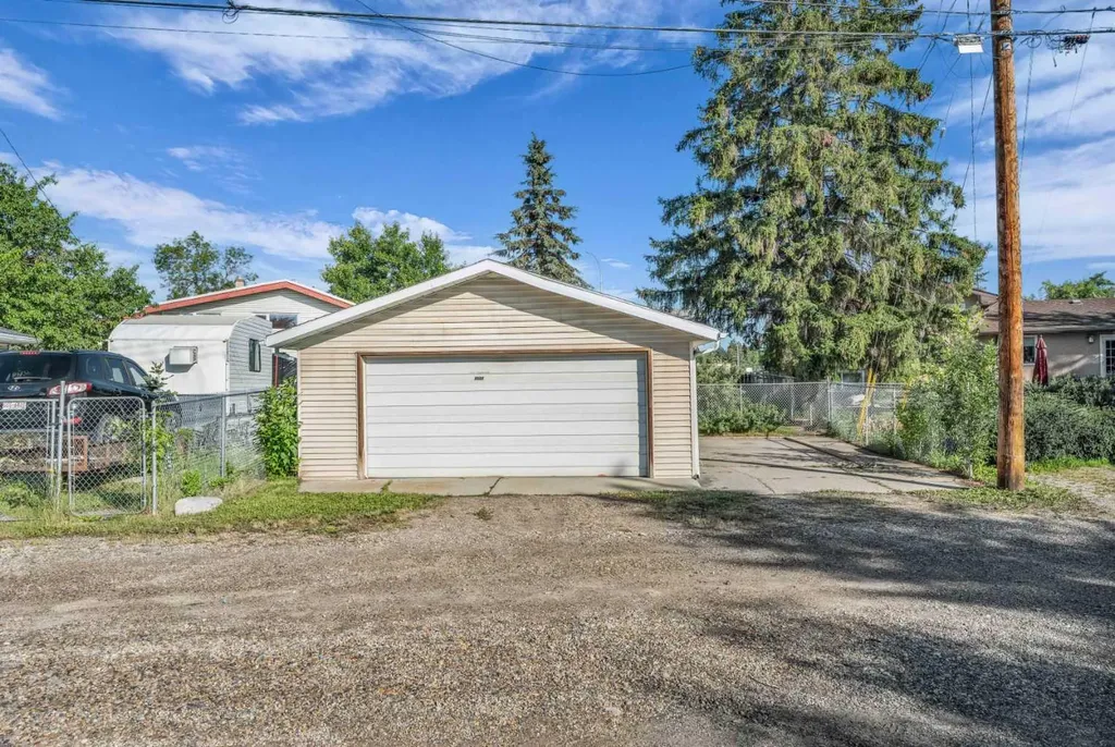 4511 Richmond Road SW Calgary AB T3E4P9