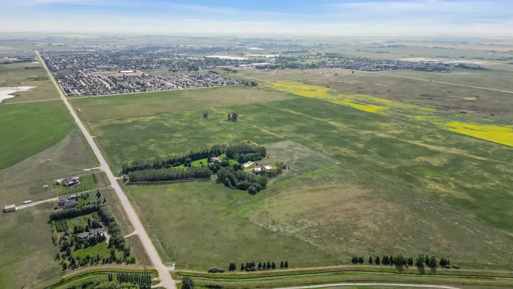 4;25;24;26 SE Range Road 251 Strathmore AB T1P 0P1