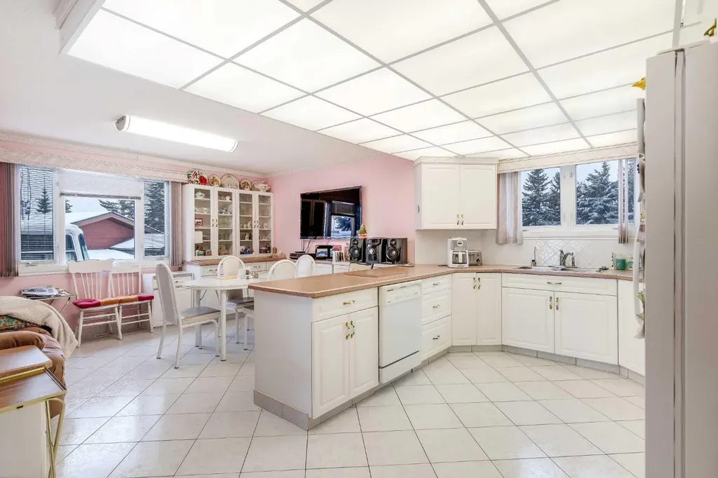 3 Rustic Road Norglenwold AB T4S 1S5