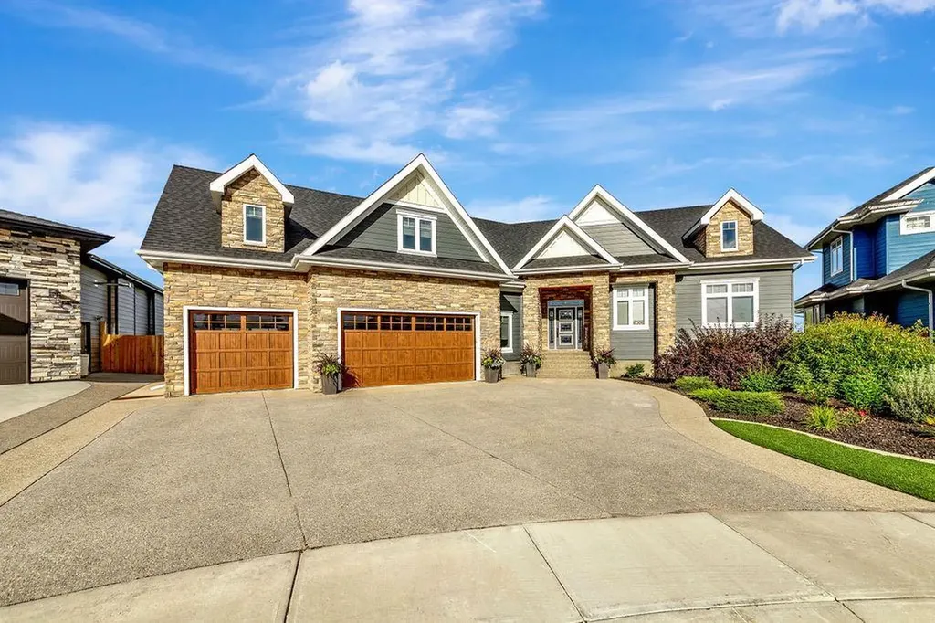 Lloydminster AB, 6308 20A Street Close