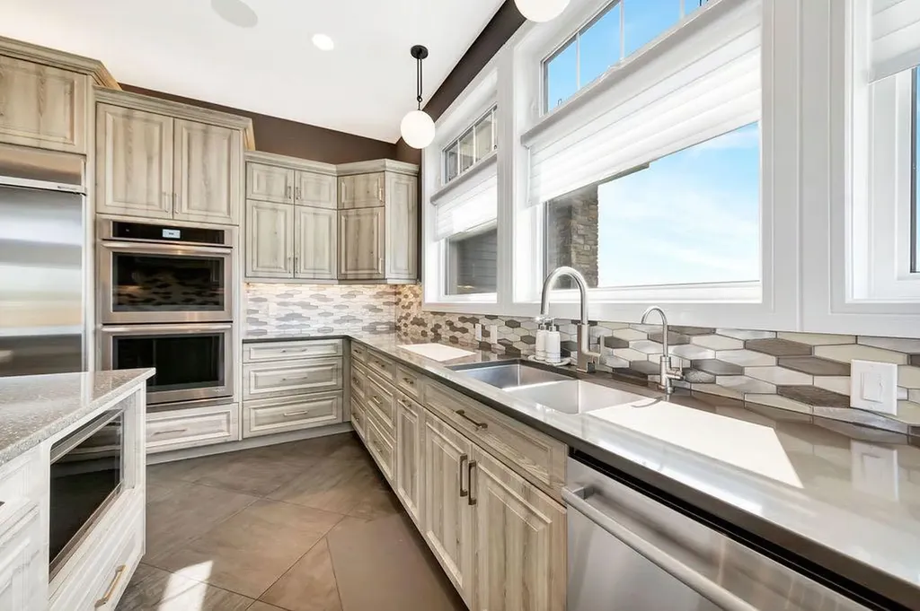 6308 20a Street Close Lloydminster AB T9V 3J9