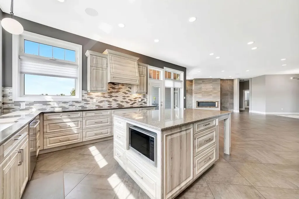 6308 20a Street Close Lloydminster AB T9V 3J9