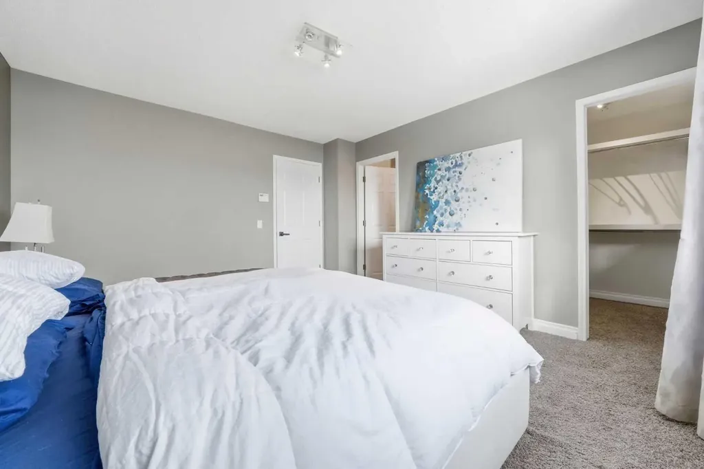 57 Kingsland Villas SW Calgary AB T2V 5J9