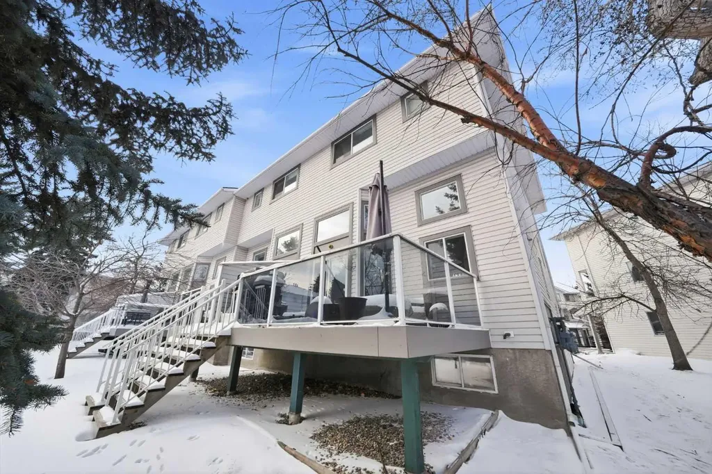 57 Kingsland Villas SW Calgary AB T2V 5J9