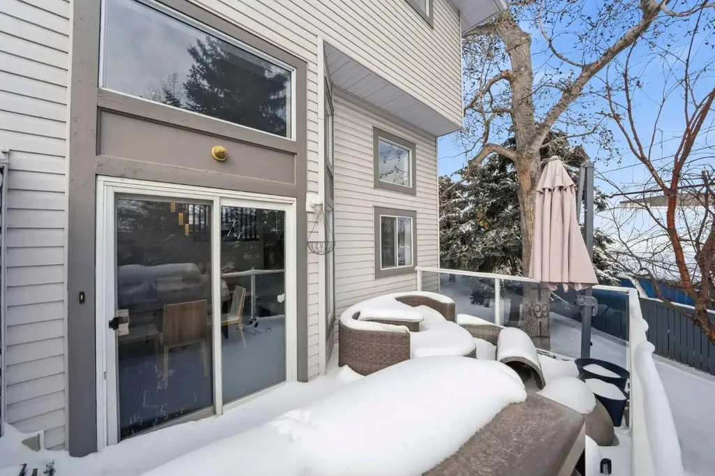 57 Kingsland Villas SW Calgary AB T2V 5J9
