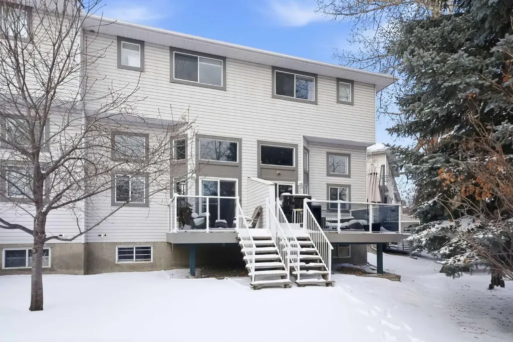 57 Kingsland Villas SW Calgary AB T2V 5J9