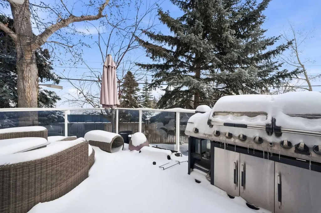 57 Kingsland Villas SW Calgary AB T2V 5J9