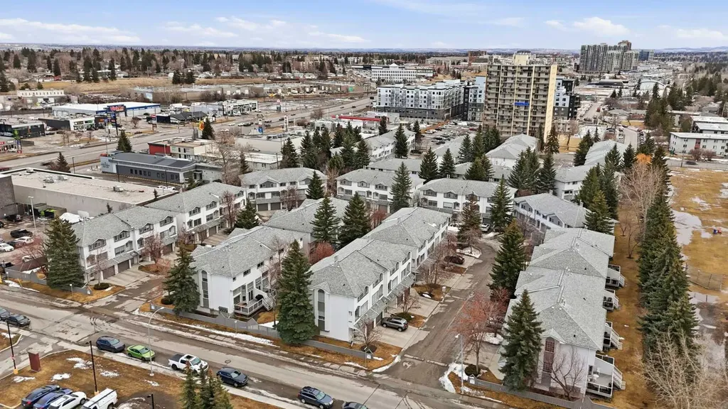 57 Kingsland Villas SW Calgary AB T2V 5J9