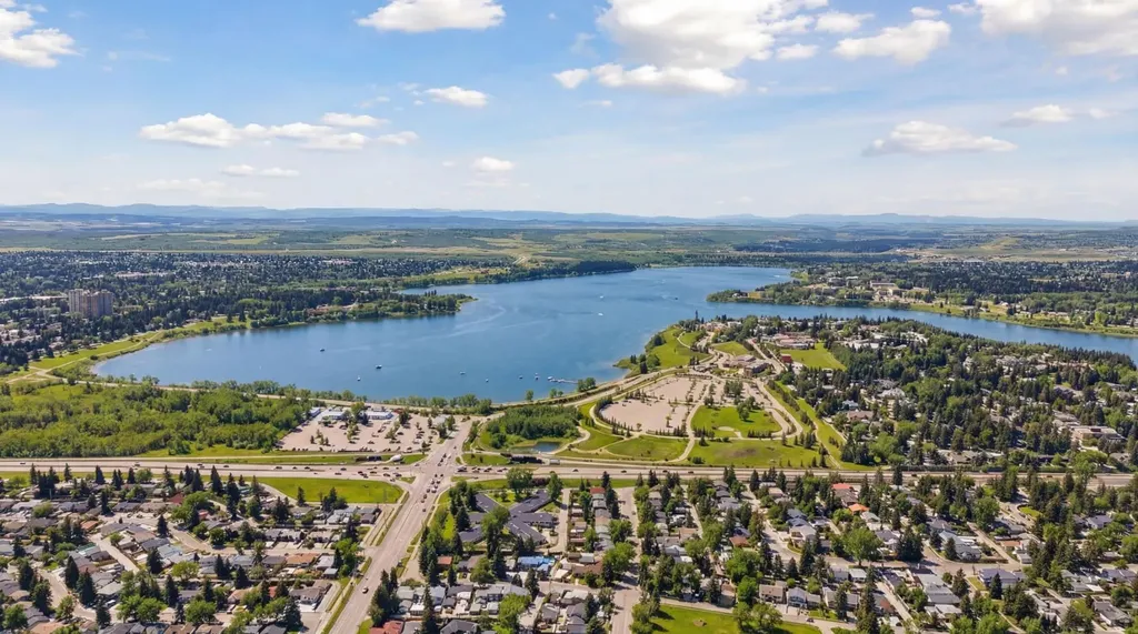 57 Kingsland Villas SW Calgary AB T2V 5J9