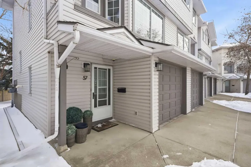 57 Kingsland Villas SW Calgary AB T2V 5J9