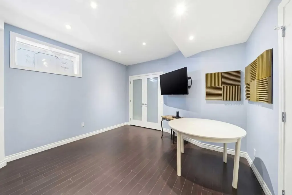 57 Kingsland Villas SW Calgary AB T2V 5J9