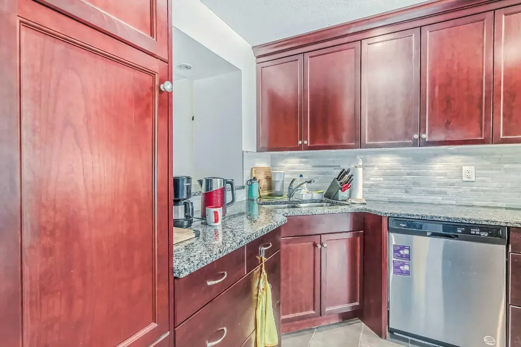 834 2 Avenue NW Calgary AB T2N0E5