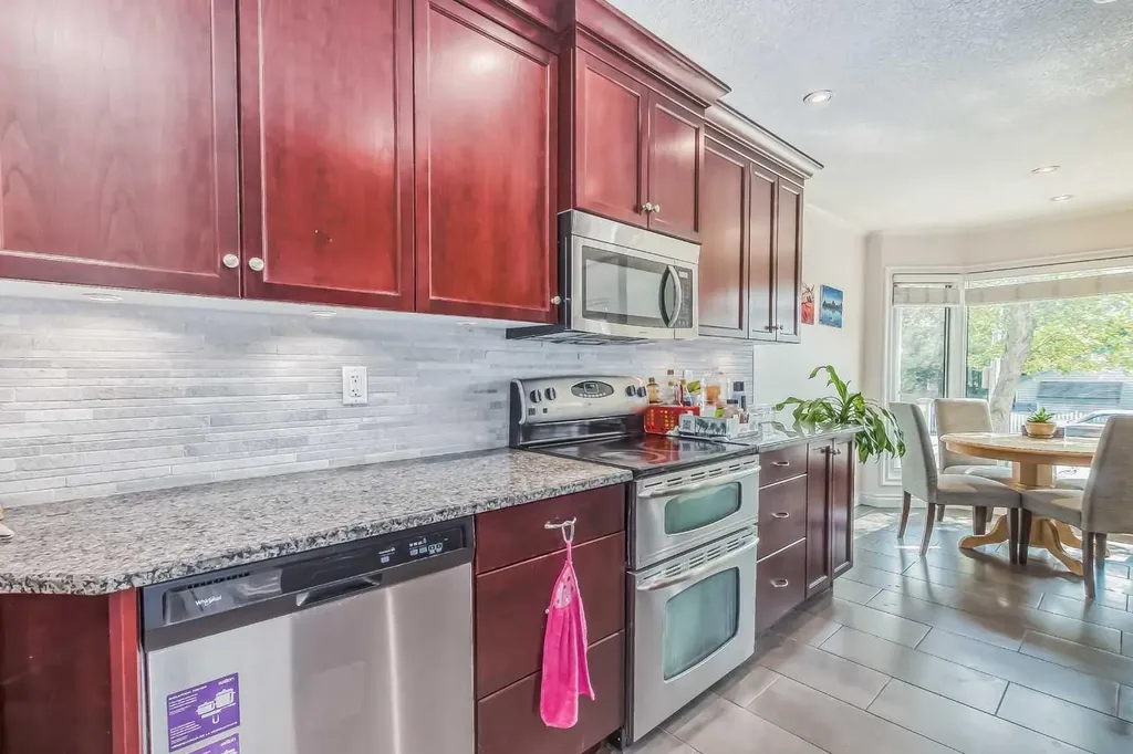 834 2 Avenue NW Calgary AB T2N0E5