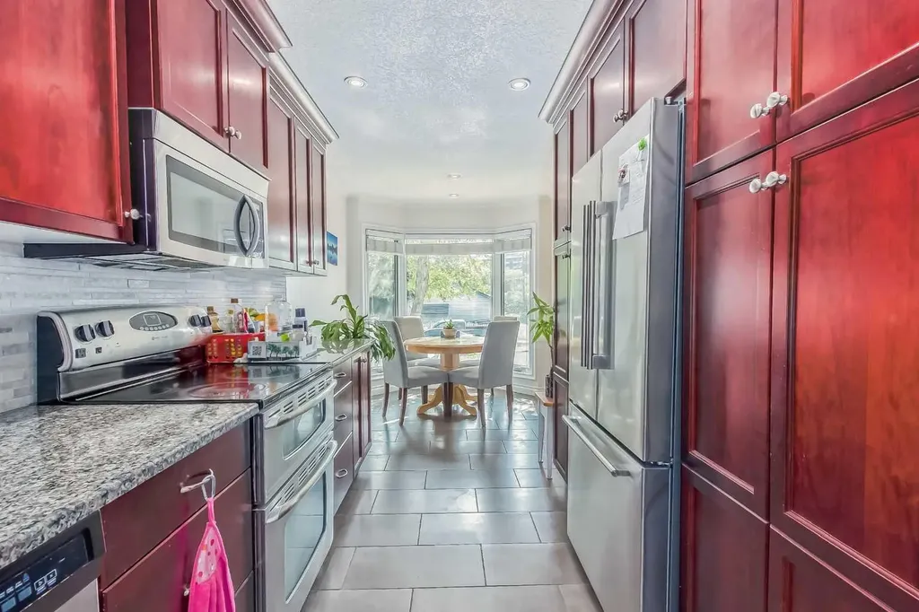 834 2 Avenue NW Calgary AB T2N0E5