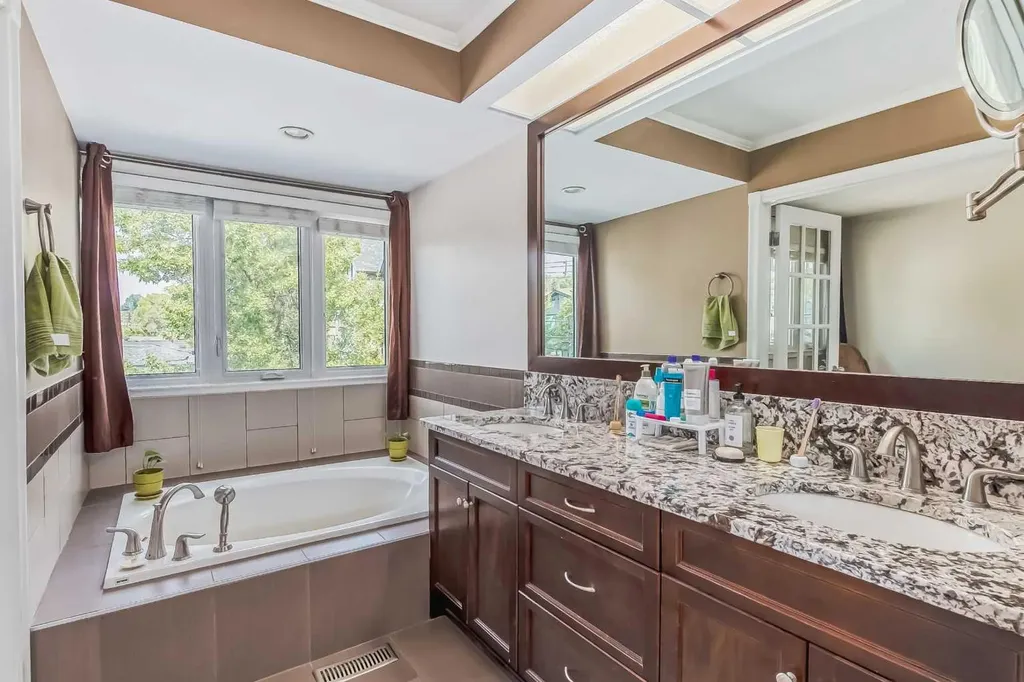 834 2 Avenue NW Calgary AB T2N0E5