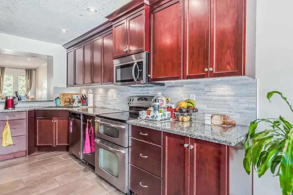 834 2 Avenue NW Calgary AB T2N0E5