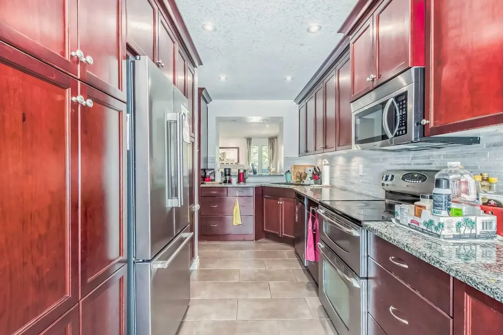 834 2 Avenue NW Calgary AB T2N0E5