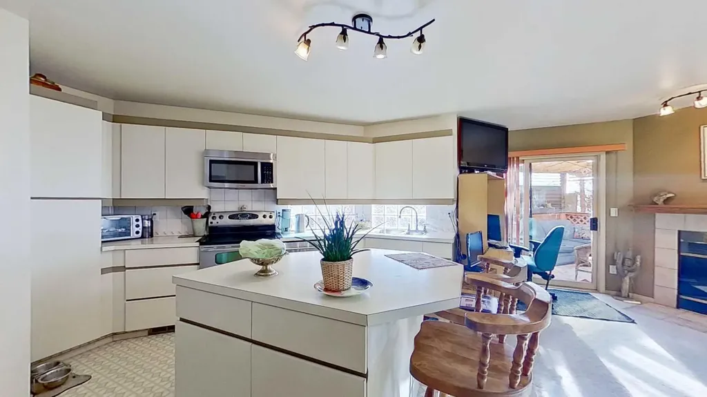 2219 Westmount Road NW Calgary AB T2N 3N5