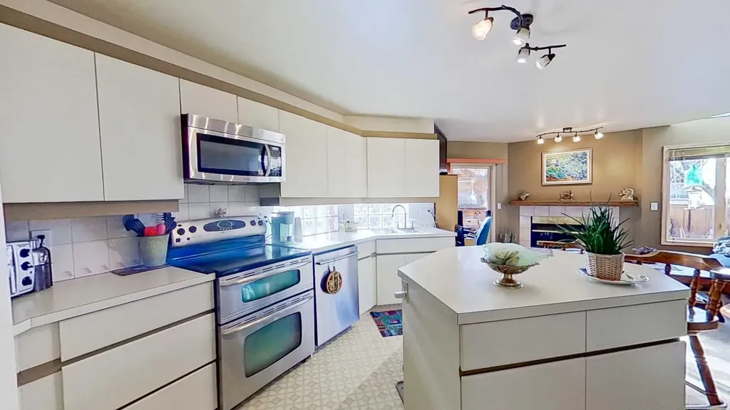 2219 Westmount Road NW Calgary AB T2N 3N5