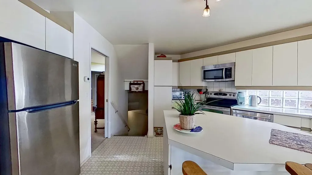 2219 Westmount Road NW Calgary AB T2N 3N5