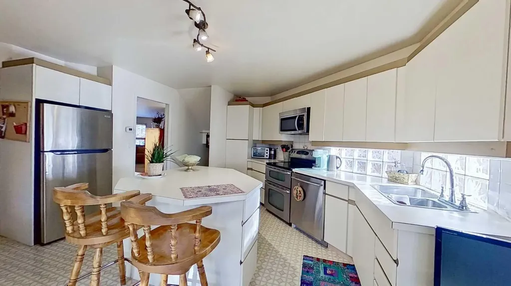 2219 Westmount Road NW Calgary AB T2N 3N5