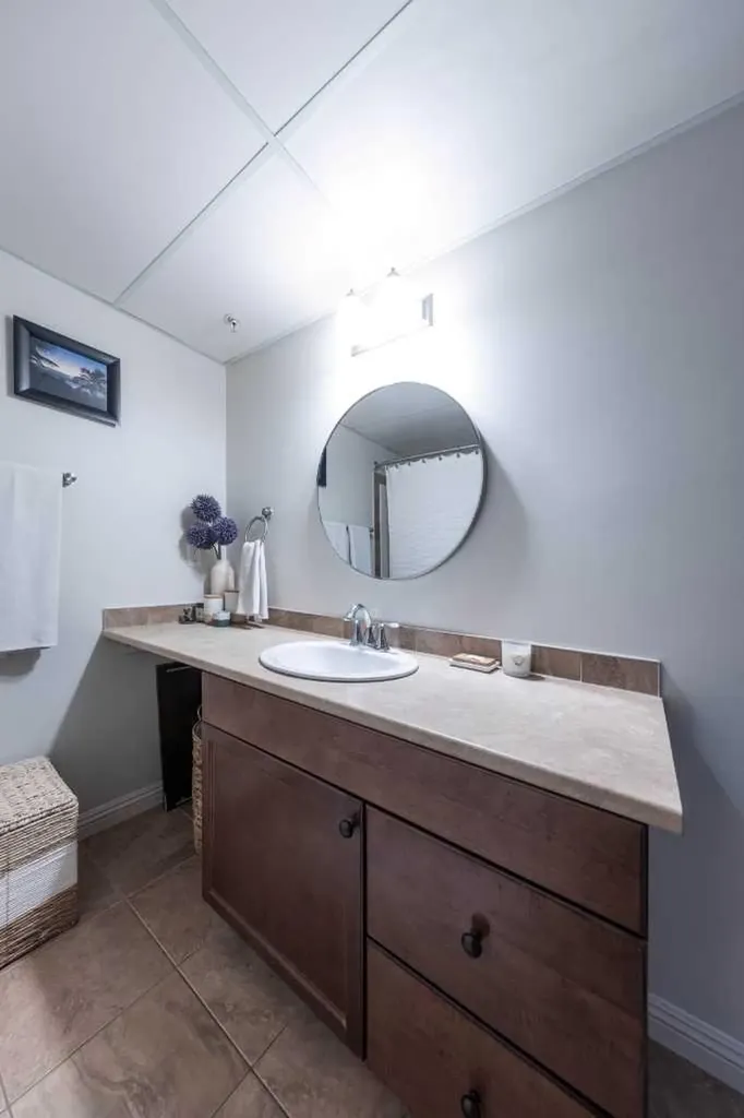 4102 69 Avenue Lloydminster AB T9V2H9