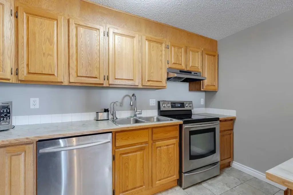 1334 13 Avenue SW Calgary AB T3C 3S2
