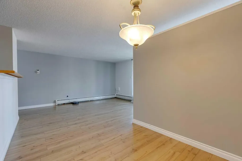 1334 13 Avenue SW Calgary AB T3C 3S2