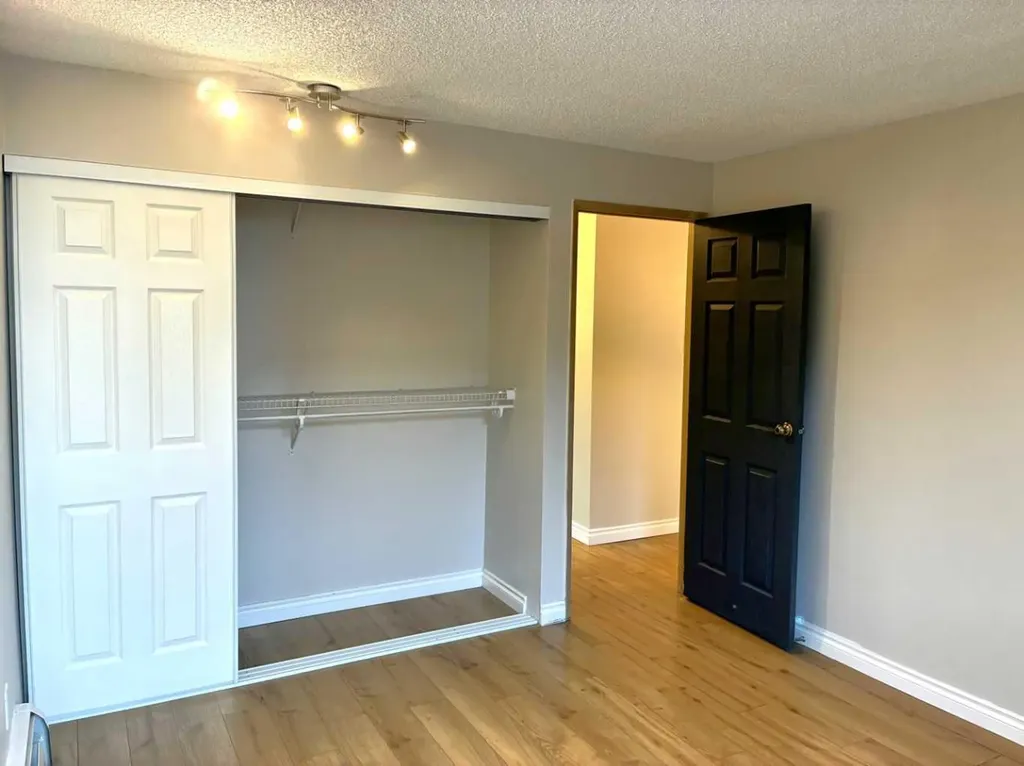 1334 13 Avenue SW Calgary AB T3C 3S2