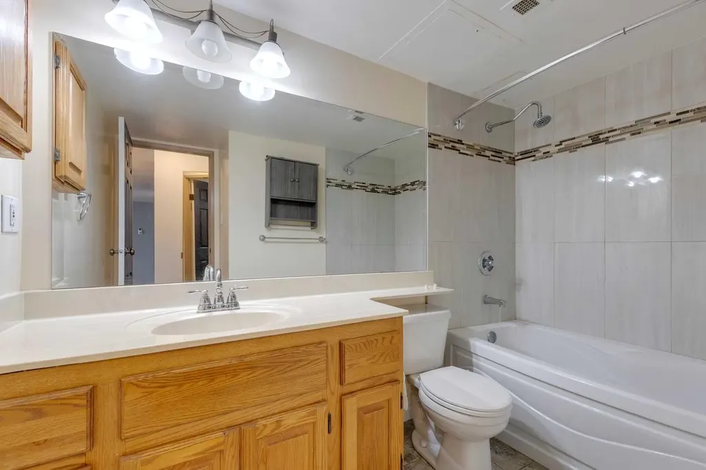 1334 13 Avenue SW Calgary AB T3C 3S2