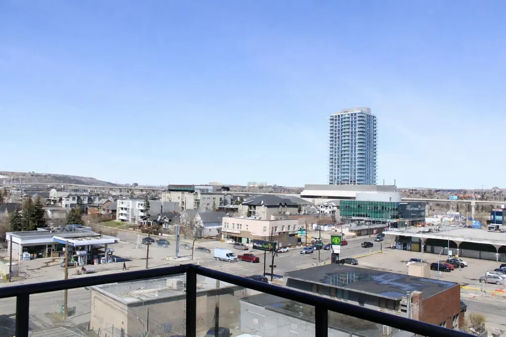 1334 13 Avenue SW Calgary AB T3C 3S2
