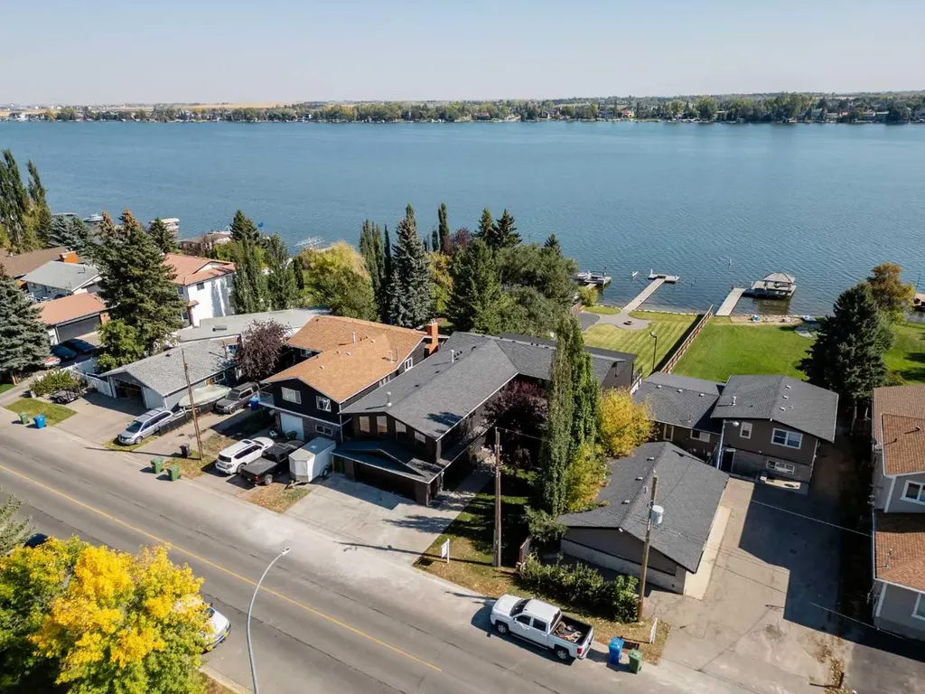 692 West Chestermere Drive Chestermere AB T1X1B5