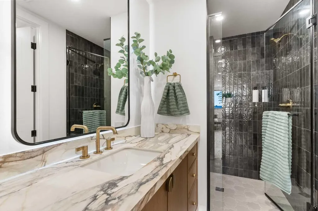 692 West Chestermere Drive Chestermere AB T1X1B5