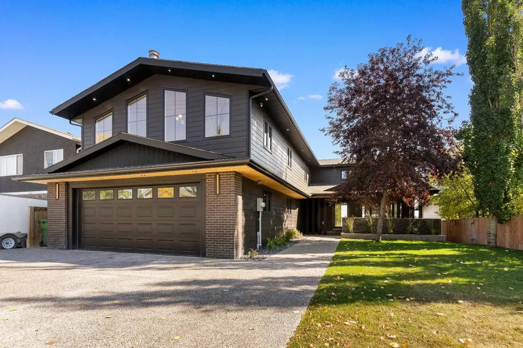 692 West Chestermere Drive Chestermere AB T1X1B5