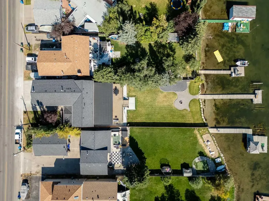 692 West Chestermere Drive Chestermere AB T1X1B5