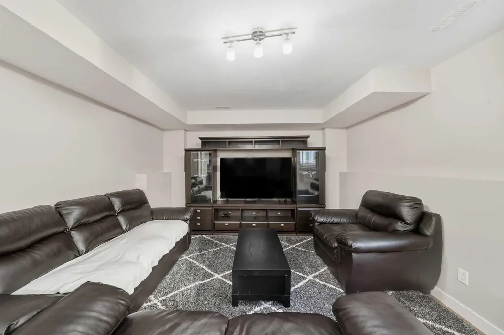 22 Mackenzie Ranch Way Lacombe AB T4L 0A7