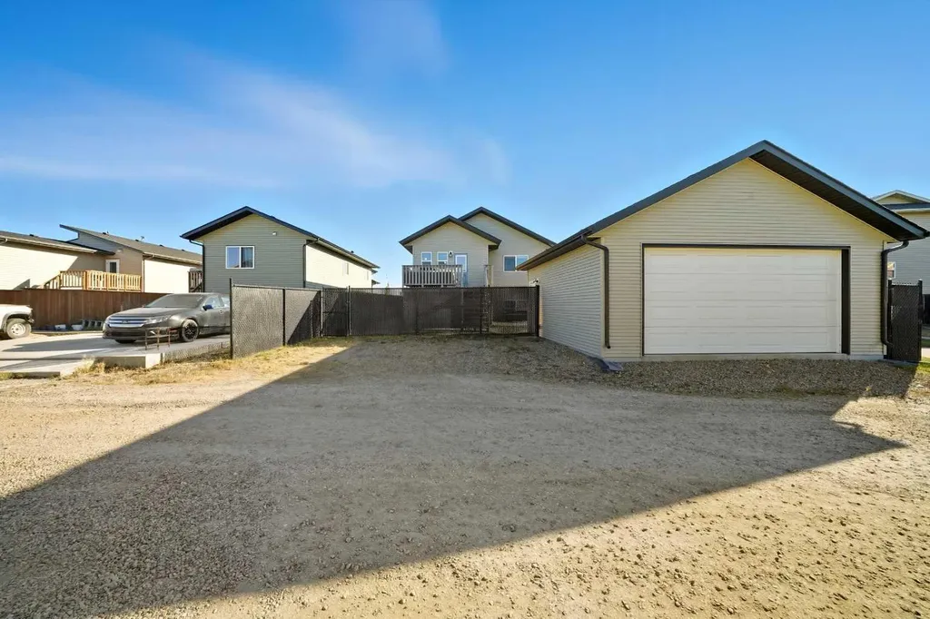 22 Mackenzie Ranch Way Lacombe AB T4L 0A7